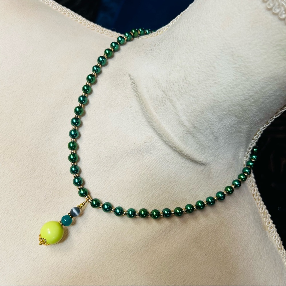 Handcrafted elegant emerald Czech glass pearl beaded pendant necklace